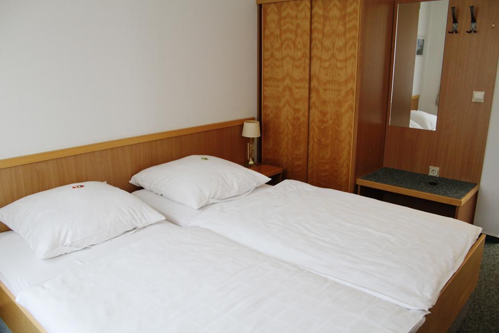 Hotel Alt Oesselse ซาร์ชตัดท์ ภายนอก รูปภาพ