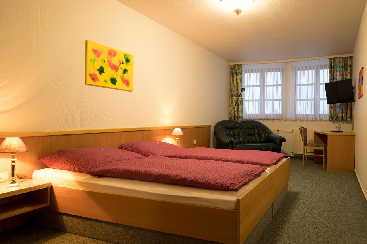 Hotel Alt Oesselse ซาร์ชตัดท์ ภายนอก รูปภาพ