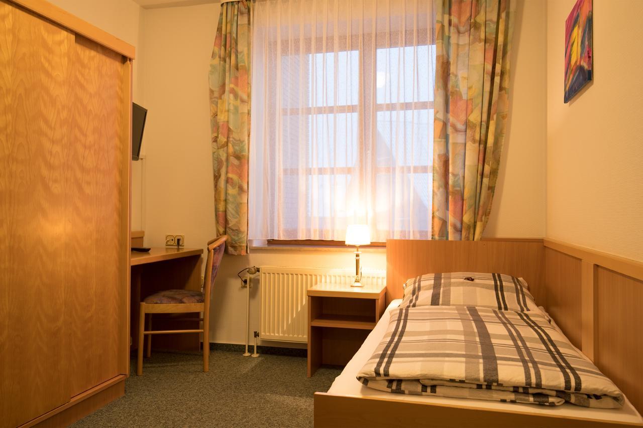Hotel Alt Oesselse ซาร์ชตัดท์ ภายนอก รูปภาพ